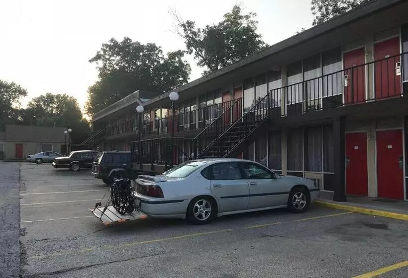 هتل Budget Host Village Inn