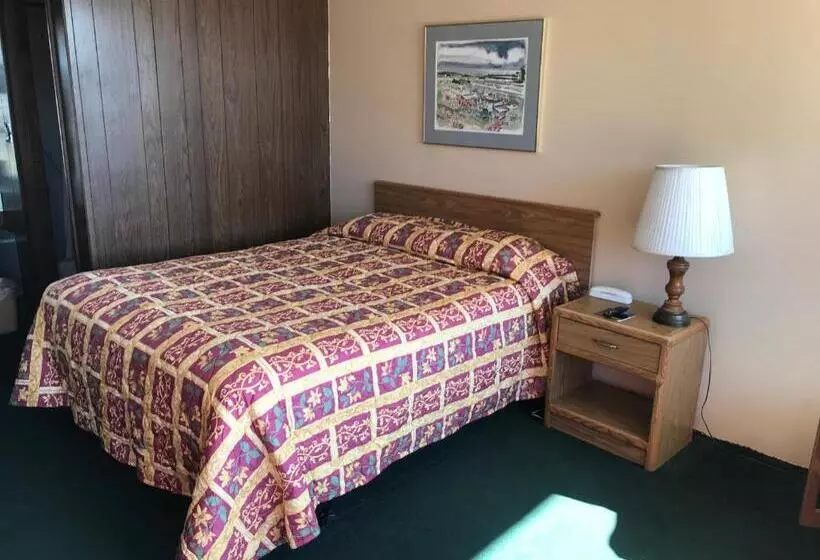 هتل Budget Host Village Inn