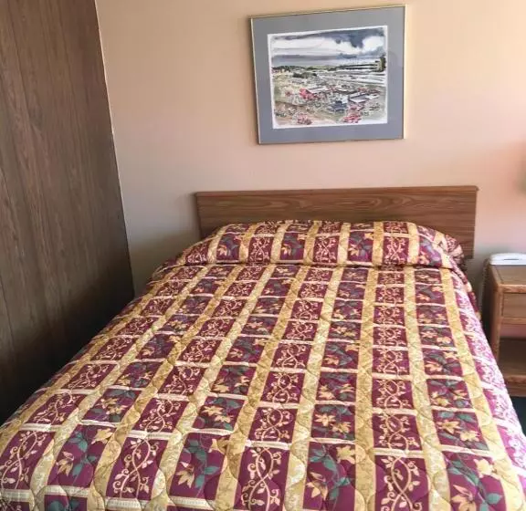 هتل Budget Host Village Inn