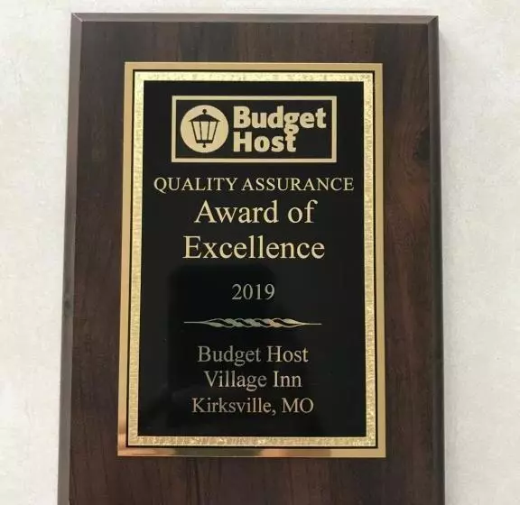 هتل Budget Host Village Inn