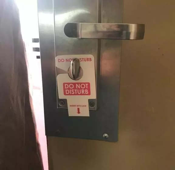 هتل Budget Host Village Inn