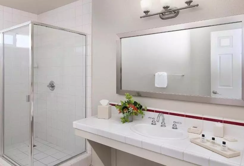 Отель Cambria Landing Inn And Suites