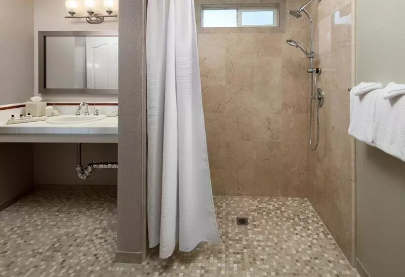 Отель Cambria Landing Inn And Suites