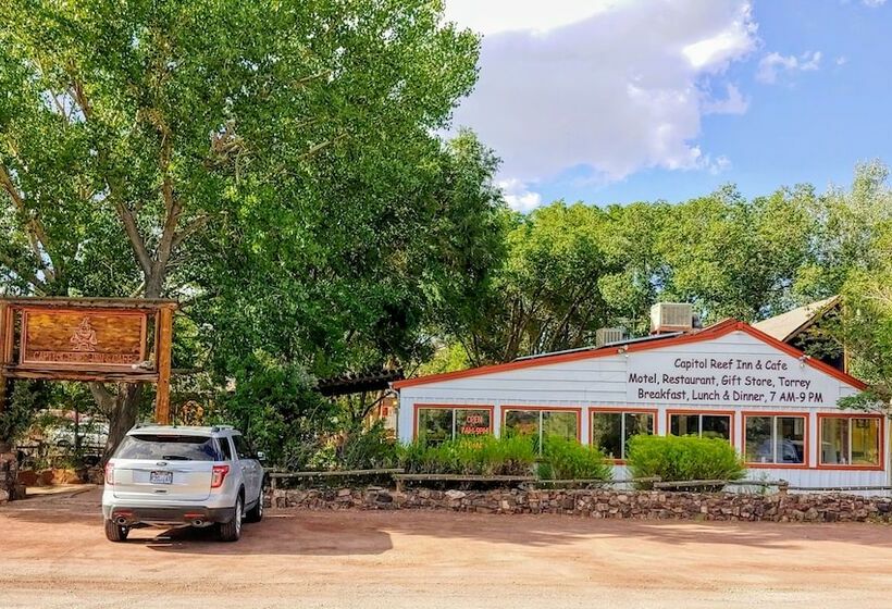ホテル Capitol Reef Inn & Cafe