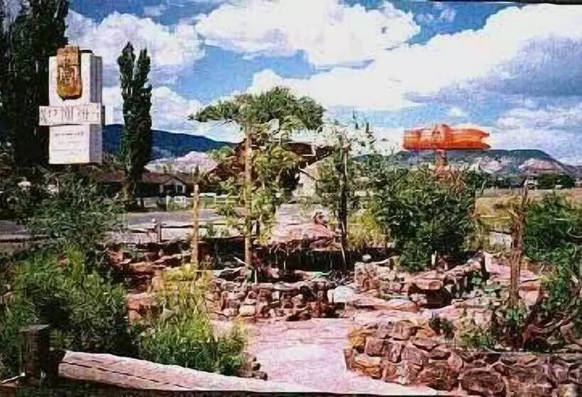 Отель Capitol Reef Inn & Cafe