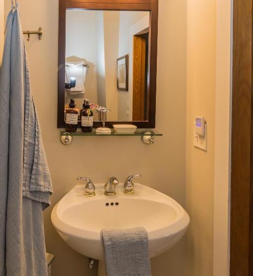 فندق Captain Freeman Inn