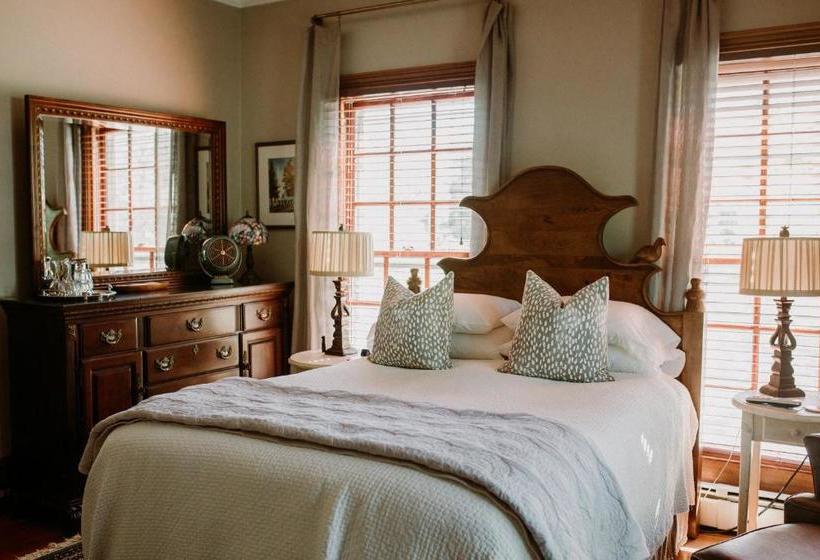 فندق Captain Freeman Inn