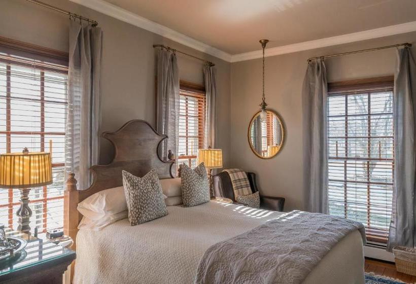 فندق Captain Freeman Inn