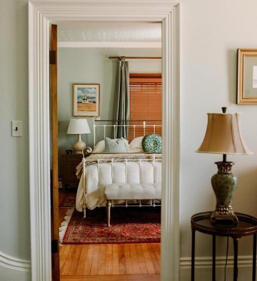 فندق Captain Freeman Inn