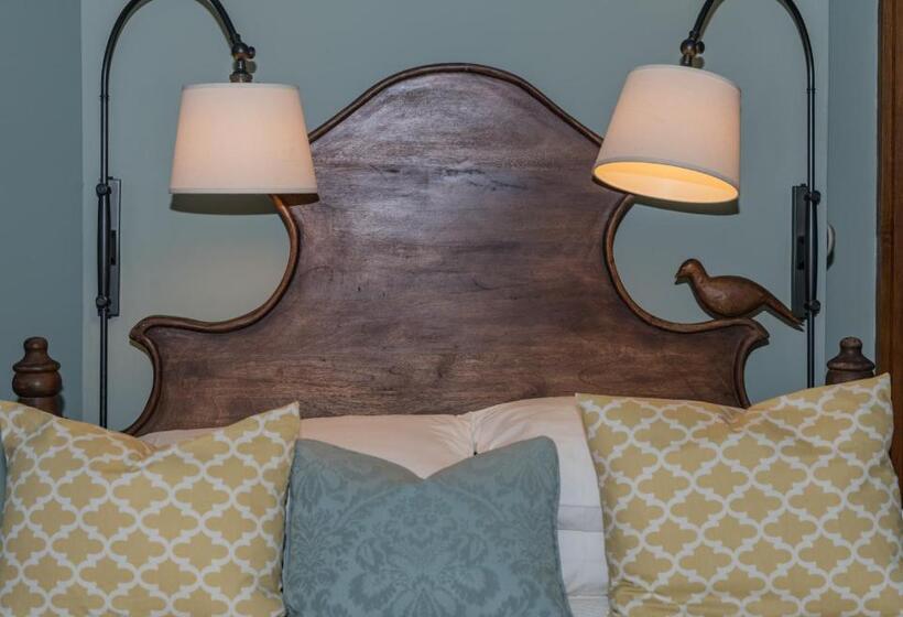 فندق Captain Freeman Inn