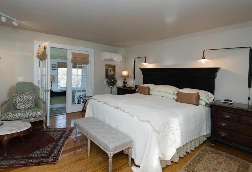 فندق Captain Freeman Inn