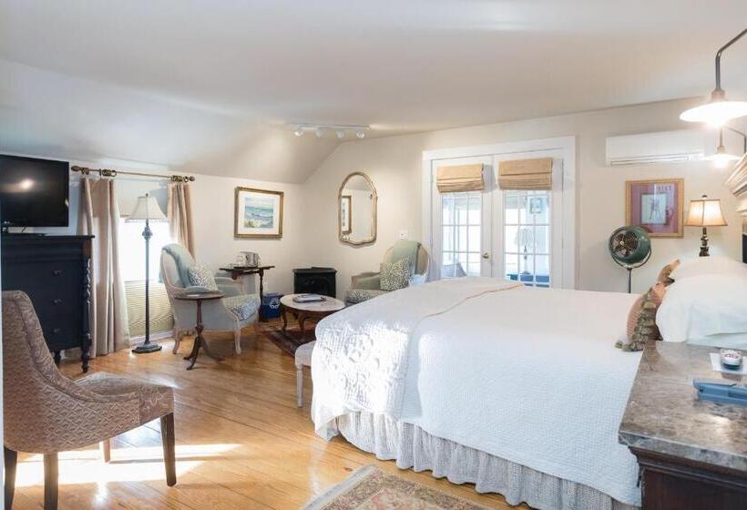 فندق Captain Freeman Inn