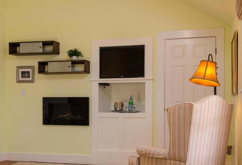 فندق Captain Freeman Inn