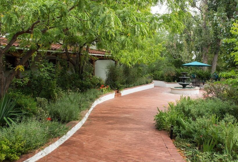 هتل Casa Blanca Inn And Suites