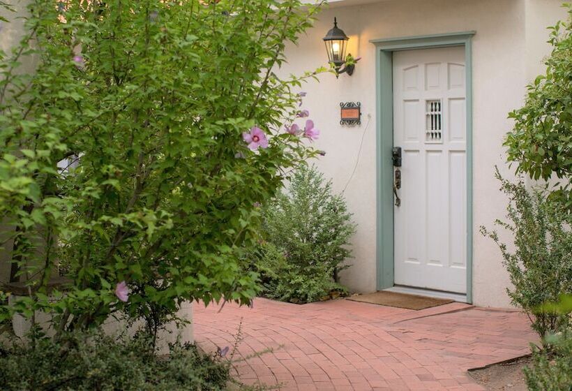 هتل Casa Blanca Inn And Suites