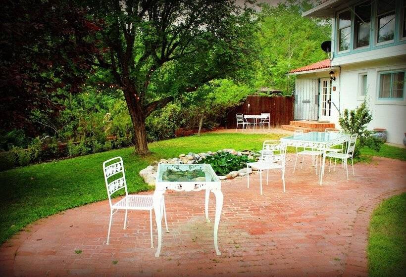 هتل Casa Blanca Inn And Suites