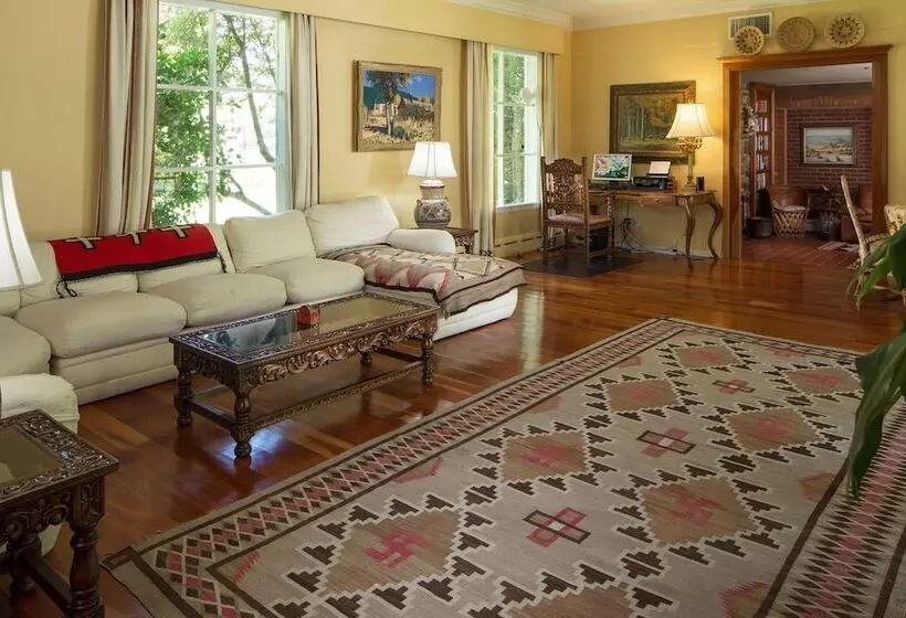 酒店 Casa Blanca Inn And Suites