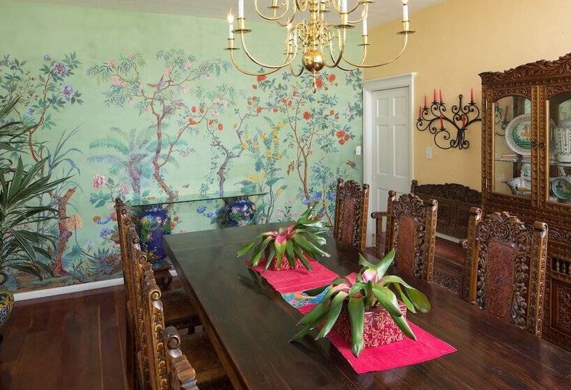 هتل Casa Blanca Inn And Suites