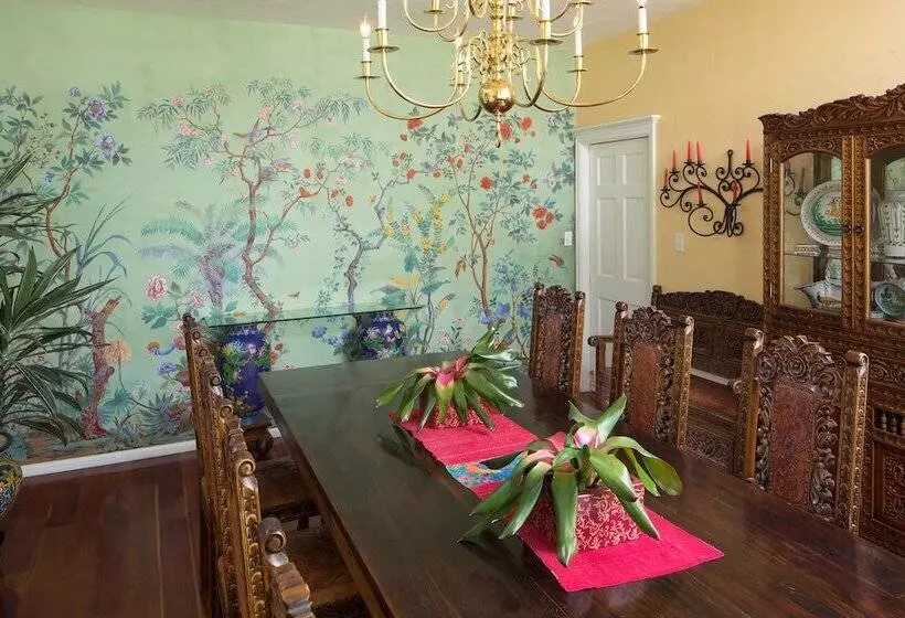 酒店 Casa Blanca Inn And Suites