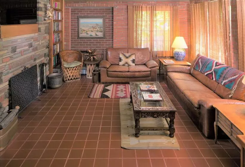 酒店 Casa Blanca Inn And Suites