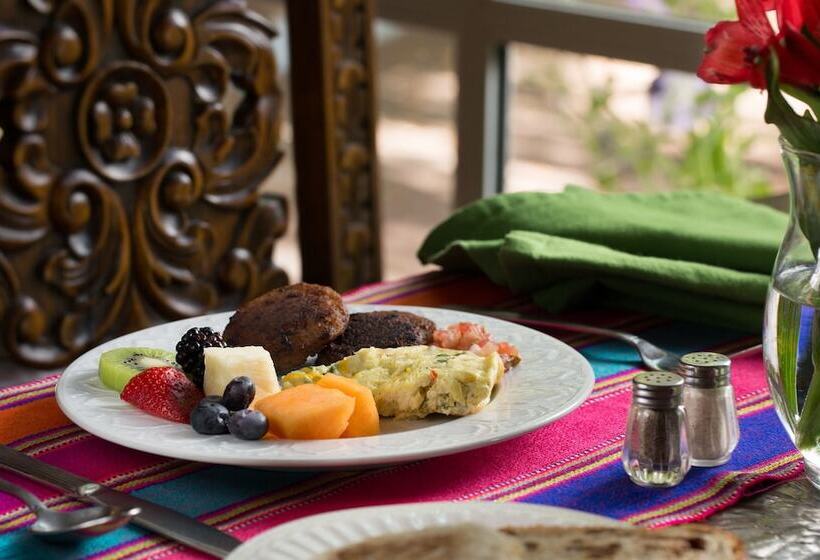 هتل Casa Blanca Inn And Suites