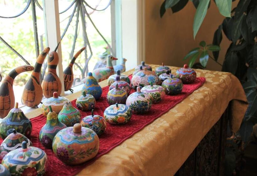 هتل Casa Blanca Inn And Suites