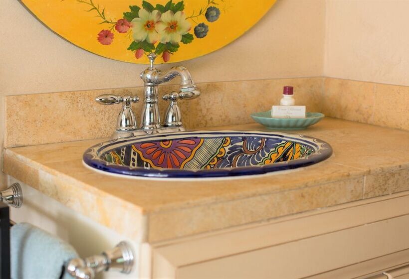 هتل Casa Blanca Inn And Suites