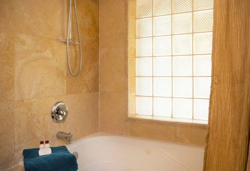 هتل Casa Blanca Inn And Suites