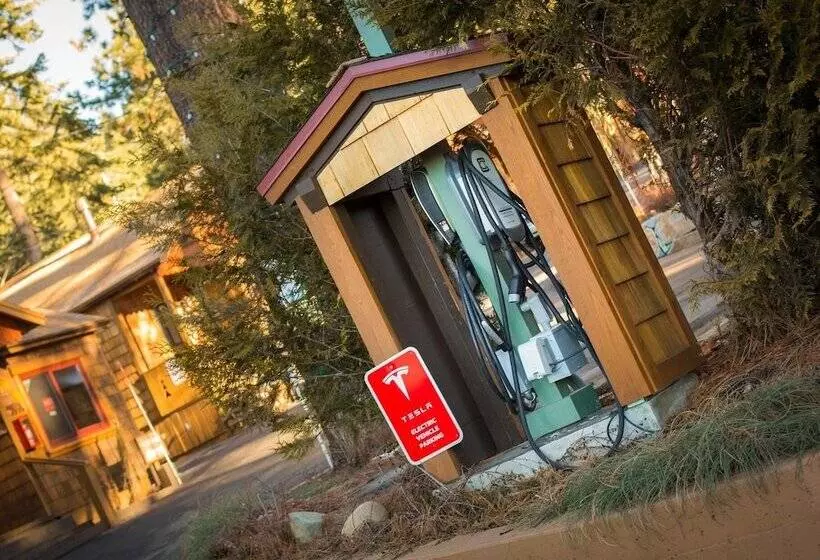 ホテル Cedar Glen Lodge