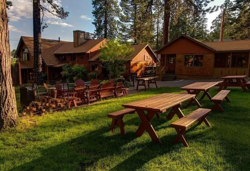 ホテル Cedar Glen Lodge