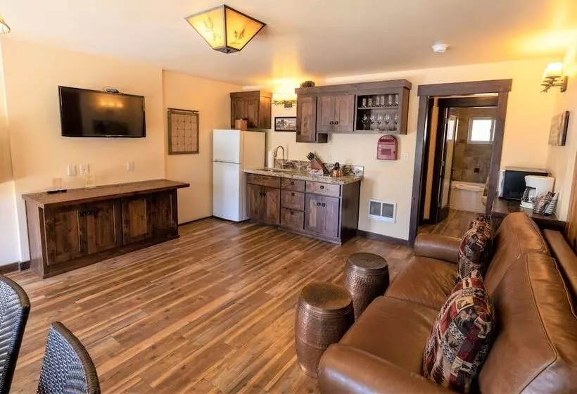 ホテル Cedar Glen Lodge