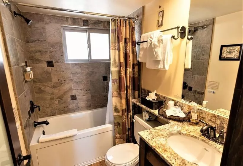 ホテル Cedar Glen Lodge