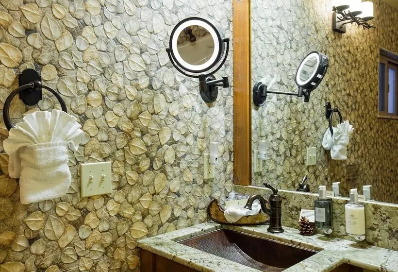 ホテル Cedar Glen Lodge