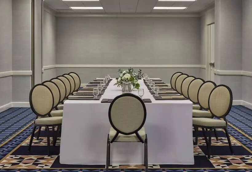 호텔 Graduate By Hilton Iowa City