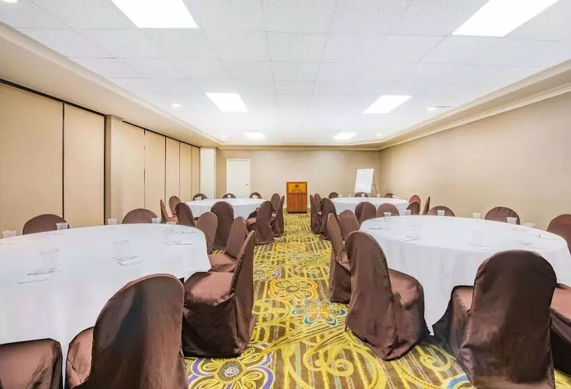 בית מלון כפרי Hawthorn Extended Stay By Wyndham El Paso