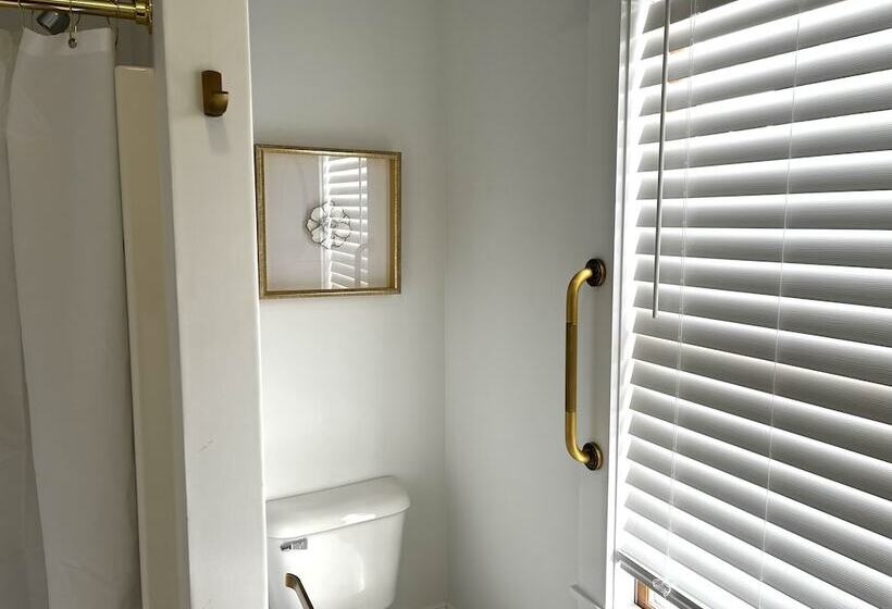 Отель Queen Anne S Revenge