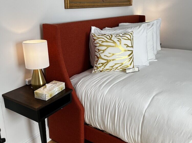 Отель Queen Anne S Revenge