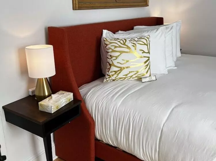 هتل Queen Anne S Revenge