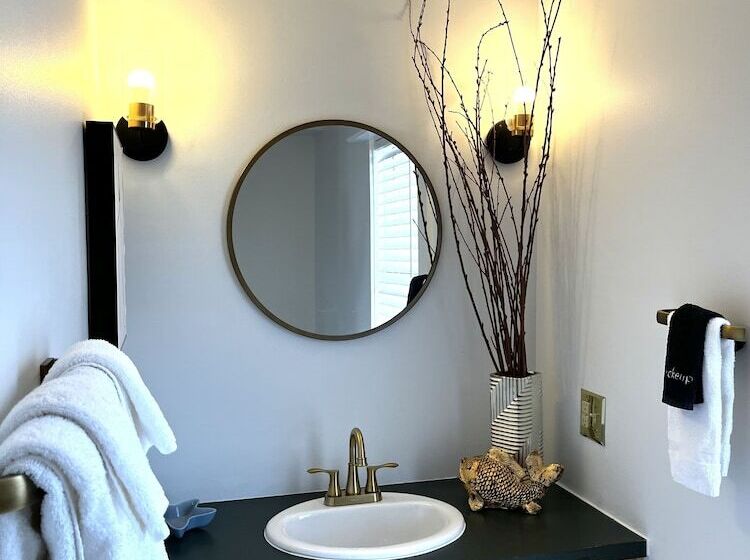 Отель Queen Anne S Revenge