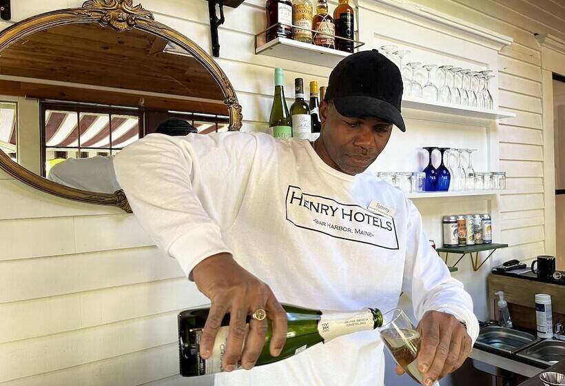 Отель Queen Anne S Revenge