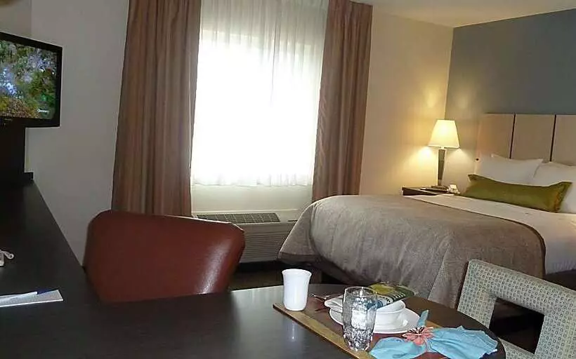 Отель Sonesta Simply Suites Chicago Libertyville