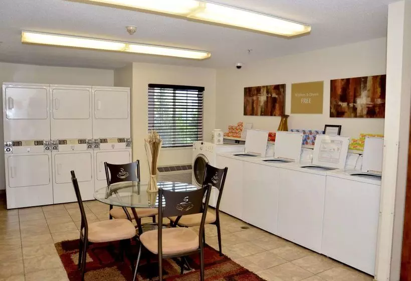 فندق Sonesta Simply Suites Detroit Warren