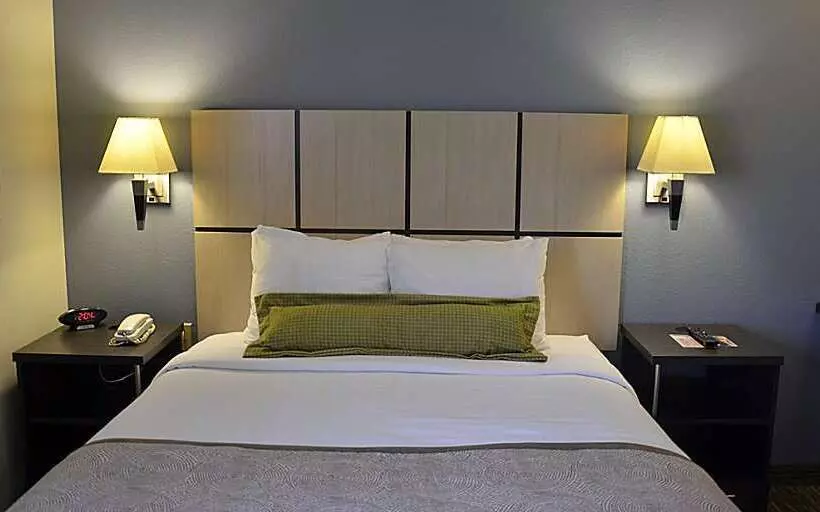 فندق Sonesta Simply Suites Detroit Warren