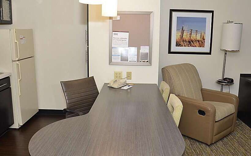 هتل Sonesta Simply Suites Detroit Warren