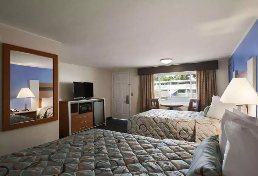 Мотель Days Inn By Wyndham   Cape Cod