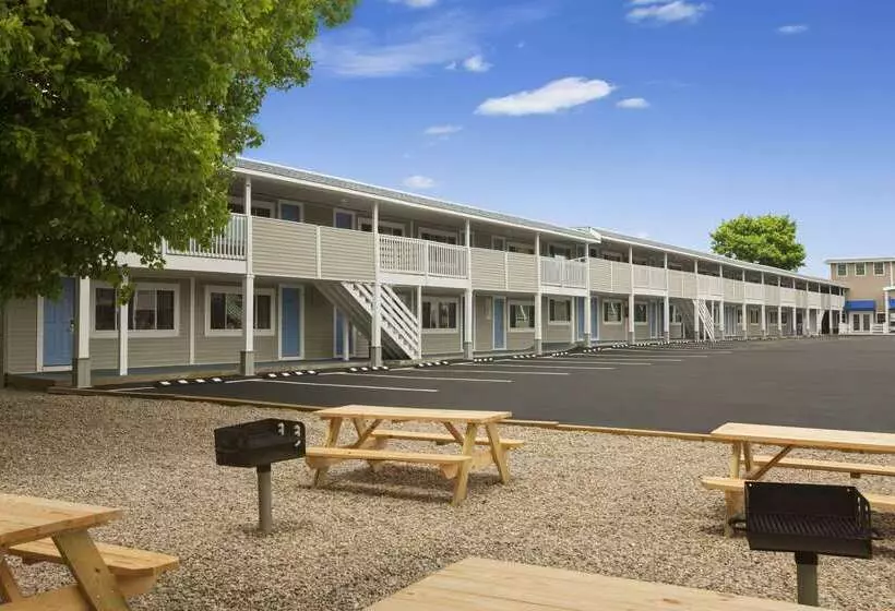 Мотель Days Inn By Wyndham   Cape Cod