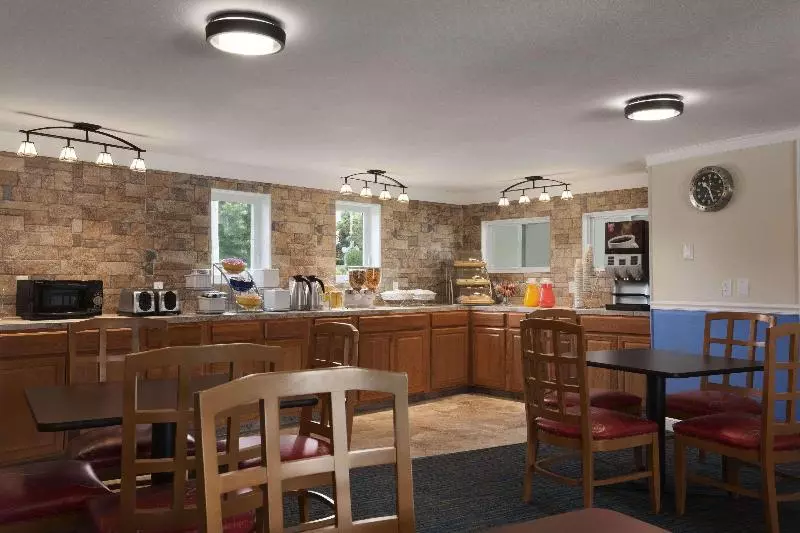 Мотель Days Inn By Wyndham   Cape Cod