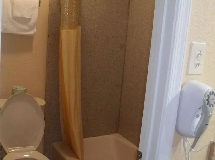 모텔 Newport News Inn