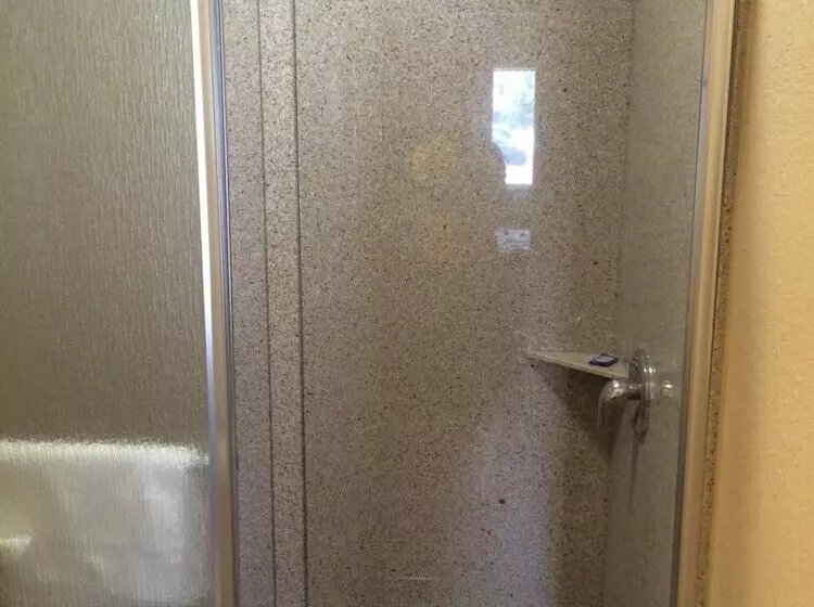 모텔 Newport News Inn