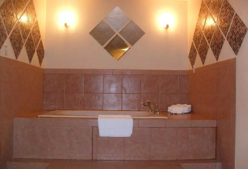 모텔 Newport News Inn